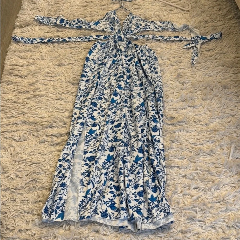 Floral Blue and White cut out maxi Dress. NWOT - Picture 5 of 7
